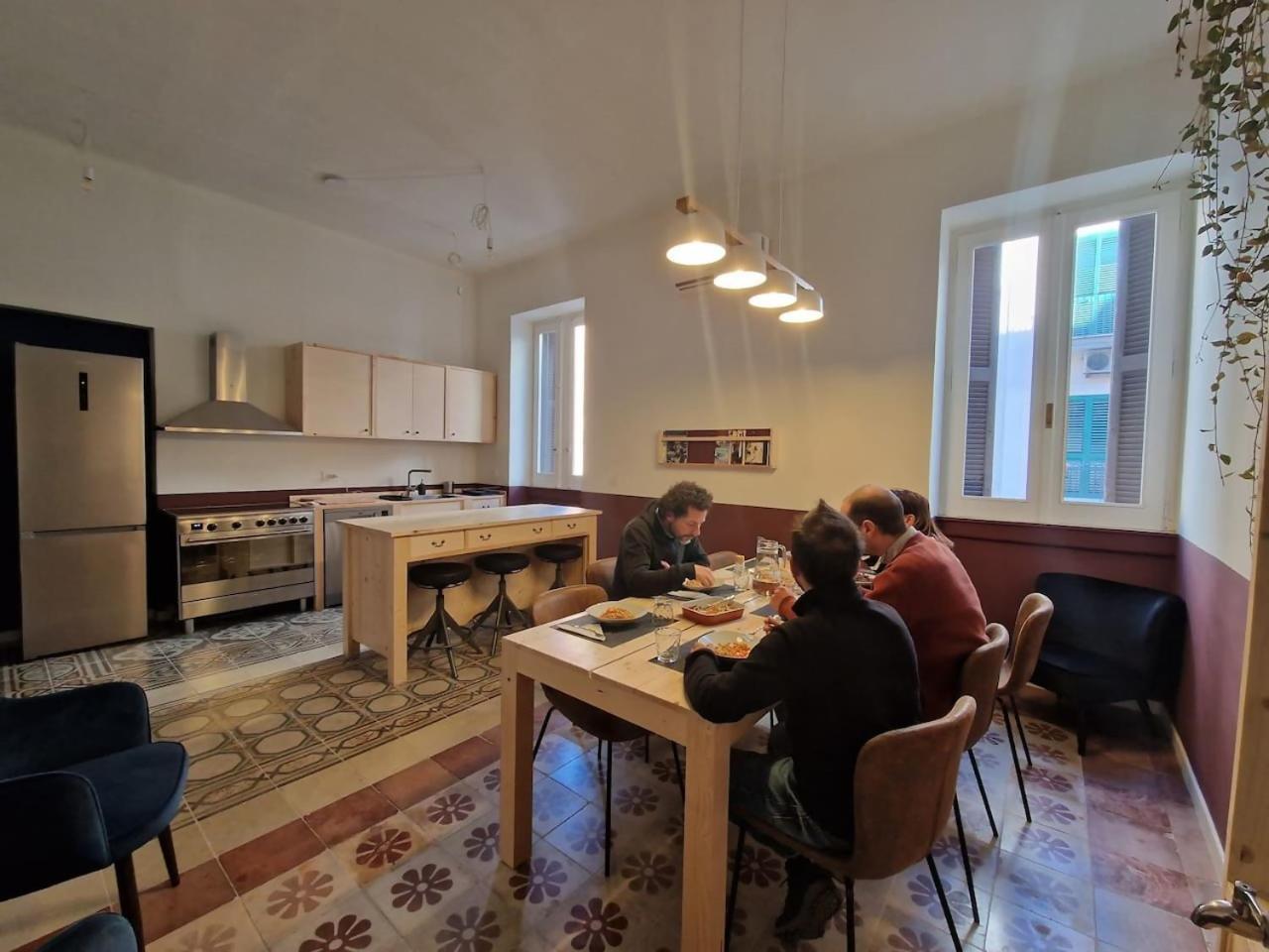 Lostabile Guesthouse & Coworking 巴里 外观 照片